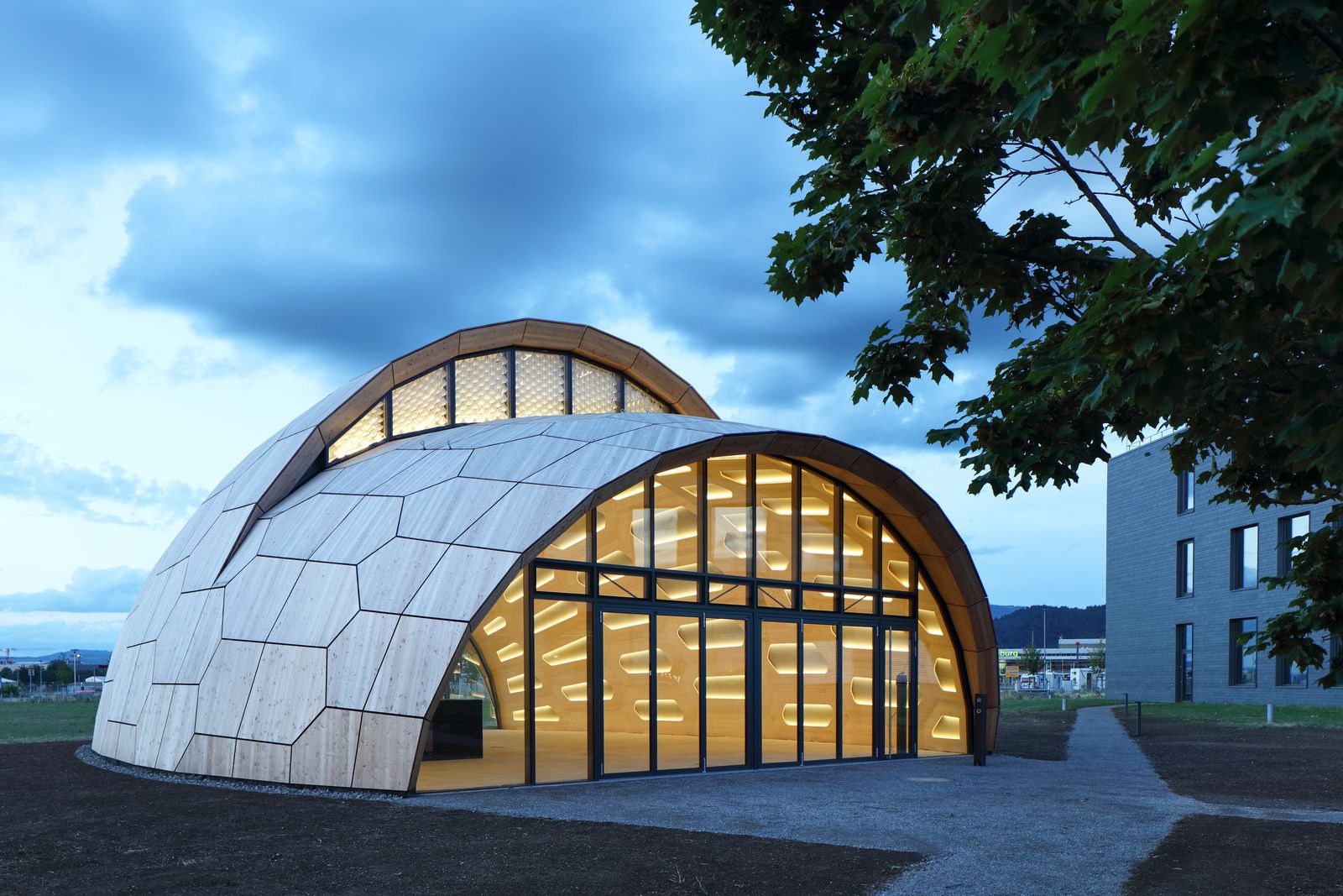 Keine halbe Sache Die Freiburger „LivMatS Biomimetic Shell“ ist vollständig zerlegbar und wiederverwendbar. Ihre...